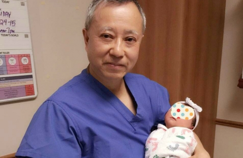 在美国医院生孩子,孕妇去美国生孩子,美国生孩子医院费用 <b>在美国尔湾 月子中心</b>